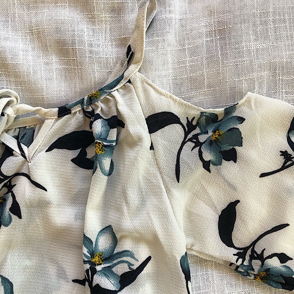 Cold Shoulder Top - Picture 3 of 6